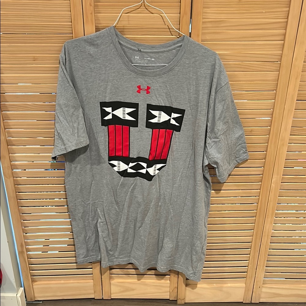 Under Armour Gray and Red Short Sleeve Tee with Abstract Design